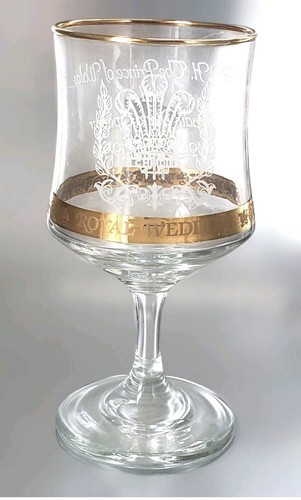 Pair royal wedding charles - royal,