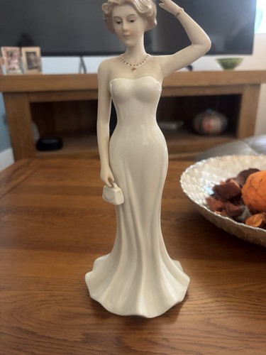 Porcelain figure - porcelain,
