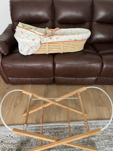 Moses basket and - stands, set