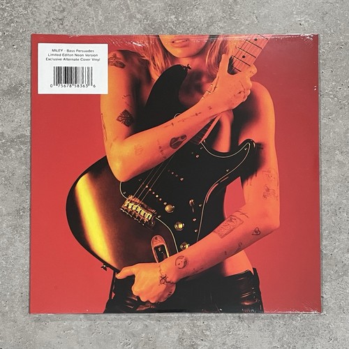 Miley cyrus bass persuades - cyrus,