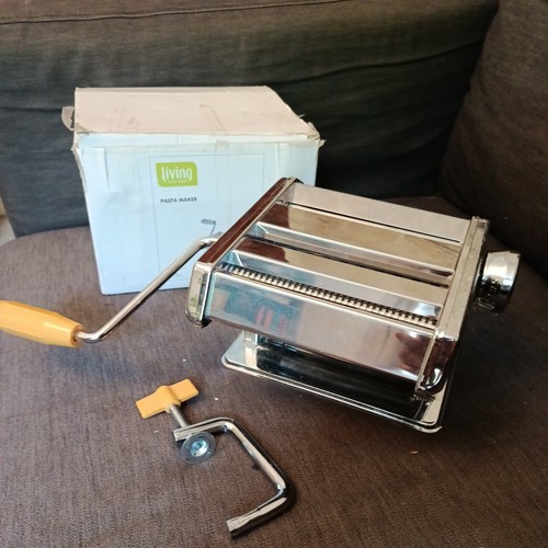 Pasta machine spaghetti - pasta,