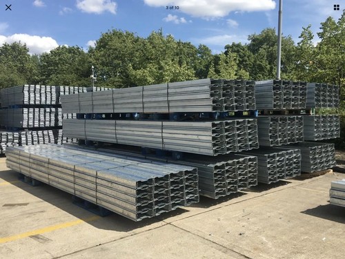 Long mezzanine floor - mezzanine, c