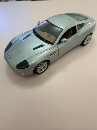 Aston martin vanquish 18 - martin,