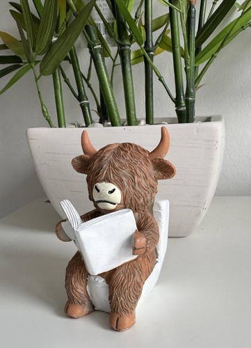 Highland cow living room - living,