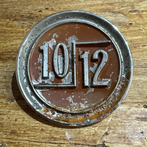 Vintage car grille - vintage, badge