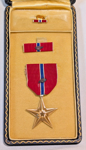 Vntg bronze star medal - , oak