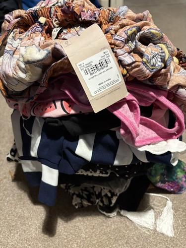 Women clothes bundle item - women's, 25