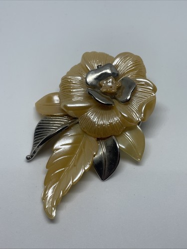 Brooch plastic flower with - flower,