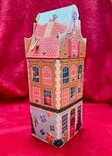 MUSICAL TOWN HOUSE GINGERBREAD