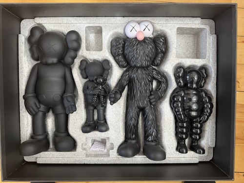 Kaws family figures - figures, black