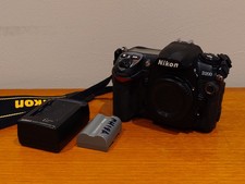 Nikon D200 10.2mp Digtal SLR Camera Body Black with Battery and Charger