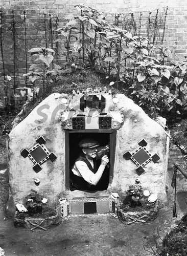 1940s british man putting - british,