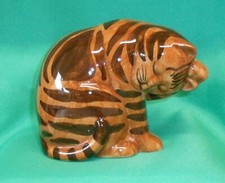 Collectable Quail Pottery Cat