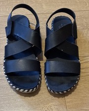 Skechers Black Luxe Foam