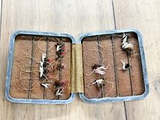 VINTAGE FLY FISHING FLIES IN METAL CASE TROUT FLY FISHING TACKLE BOX ANTIQUE