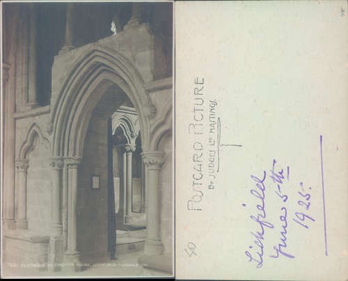 Vestibule chapter house - to,
