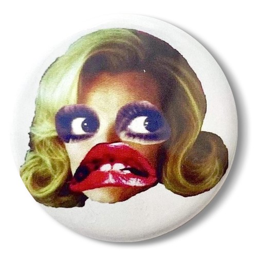 Lips girl pin badge - pin,