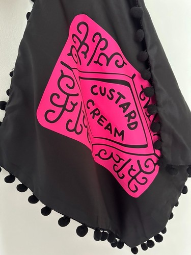 Funky custard cream black - funky,