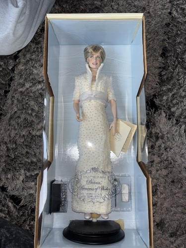 Franklin mint princess - mint, diana