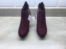 Lotus, size 5 (euro 38)