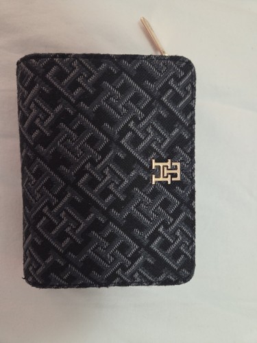 Tommy hilfiger purse used - tommy,