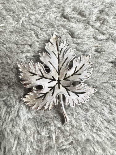 Vintage crown trifari - vintage,