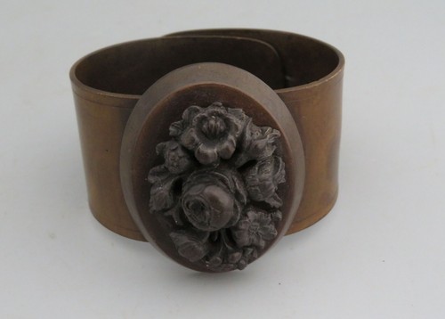 Vulcanite style bangle may - -,