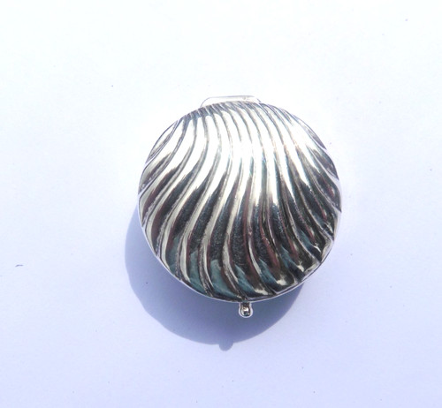 Solid silver shell shaped pill - silver,
