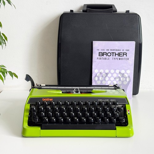 Brother 220 deluxe typewriter - deluxe,
