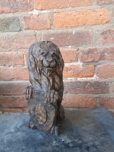 Vintage oak lion - vintage,