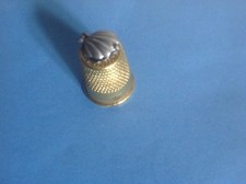 VINTAGE GOLD COLOURED THIMBLE WITH SHELL ON TOP FROM THIMBLE COLLECTORS GUILD