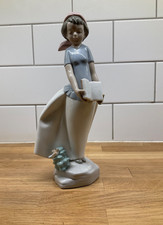 Nao by Lladro ‘reading girl’ with book v.good condition 28cm high