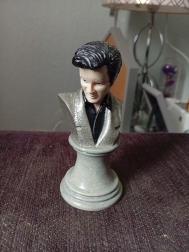 Small elvis figure 1998 - small,