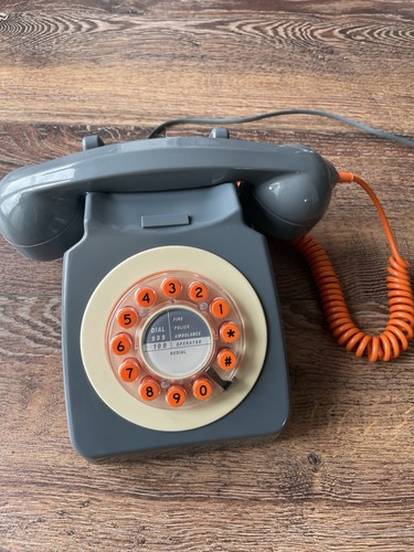 Wild wolf retro - retro, telephone