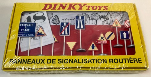 Dinky toys road signal signs - signal,