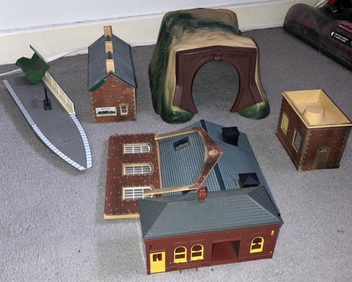 Hornby buildings and - buildings, fixtures