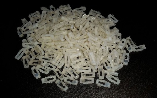 Moulding clips for - for, wheel