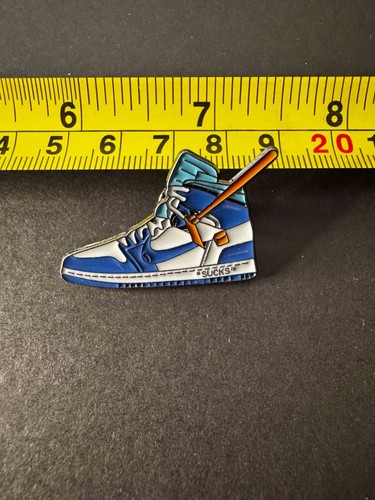Pin badge blue nike sneakers - blue,