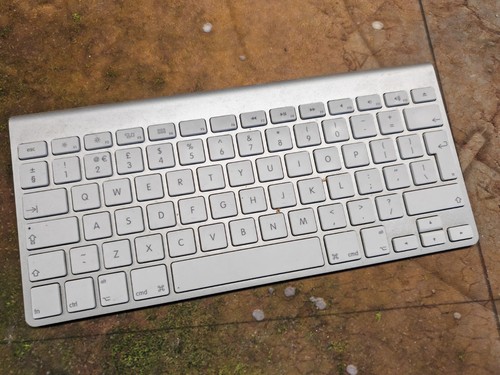 One apple a1314 - one,