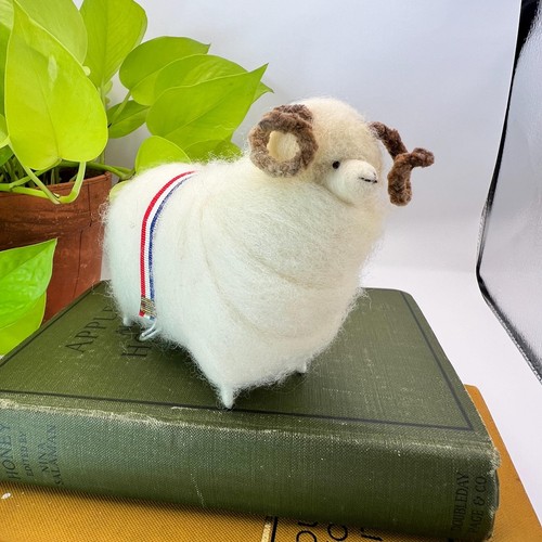 Vintage mini jumbuck felted - vintage,