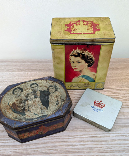 Bundle vintage tins - of,