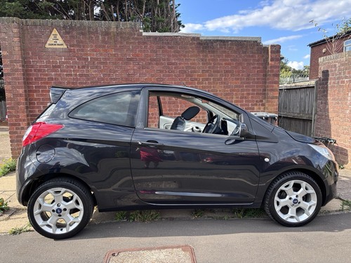 Ford black 2013 12 months - black,