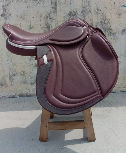 Leather jumping close contact - jumping/close,