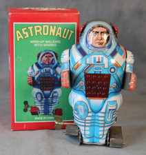 Juyou JMT 53 Vintage Tin Sparking Astronaut Robot Clockwork Space Toy Boxed