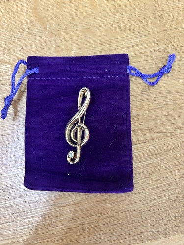 Gold tone treble clef brooch - tone,