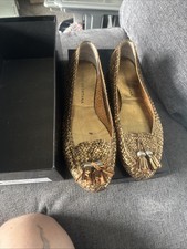 Woman’s Size 7 Eur 40 Pons