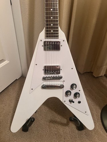 White flying electric guitar - white,