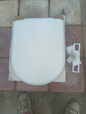 New Standard D-Shape Toilet Seat. Soft Close Not Working. + Fittings & Insts.