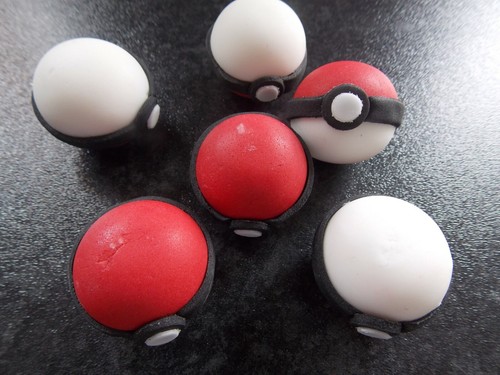 Edible pokeballs pokemon - edible, pokeballs/pokemon