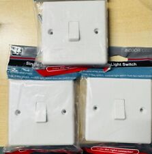 3x MASTERPLUG Switched Single